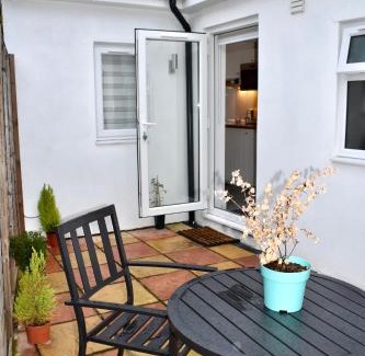 Fairfield Apartment | Stylish centrally-located studio with parking