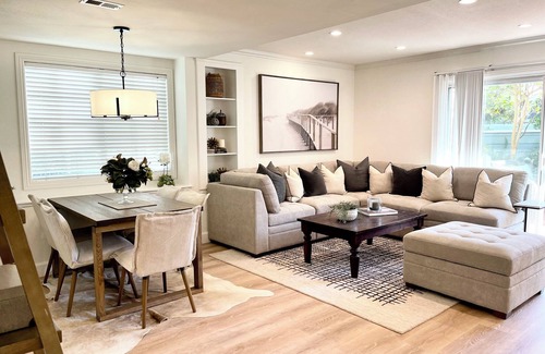 Goleta House | Stylish Charming Townhome in serene Goleta - Sleeps 6 - UCSB, Walk to Beach