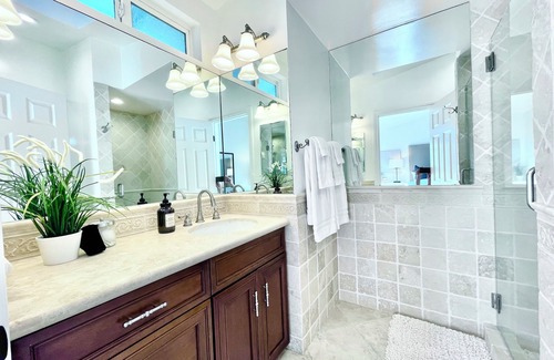 Goleta House | Stylish Charming Townhome in serene Goleta - Sleeps 6 - UCSB, Walk to Beach