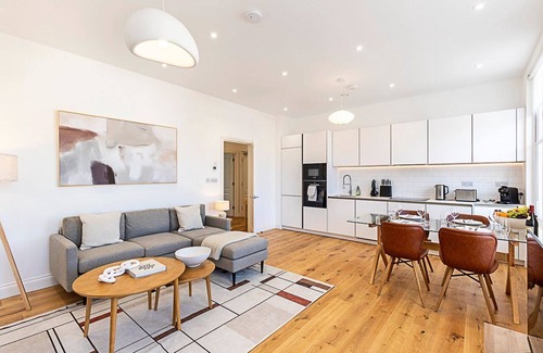 Redcliffe Apartment | Stylish Chelsea Escape with Private Outdoor Oasis!