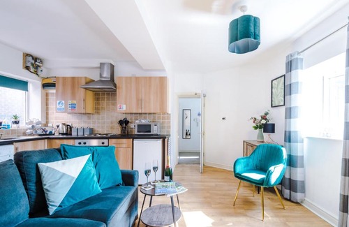 Chester Apartment | Stylish Chester City Centre apartment by 53 Degrees Property, Ideal for Couples & Business Professionals - Sleeps 4