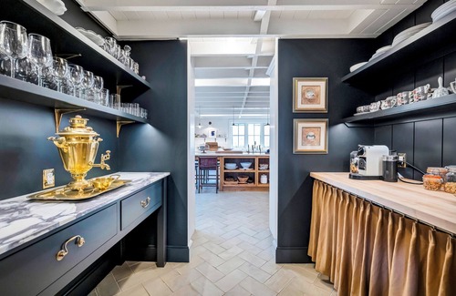 Amagansett House | Stylish & Chic Renovated 1860s Farm House Walking Distance To Beach And Town!