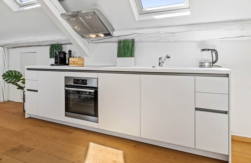 Limpertsberg Apartment | Stylish City Escape: Modern 3-BR in Limpertsberg