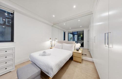 Rushcutters Bay Apartment | Stylish City Escape with Private Courtyard