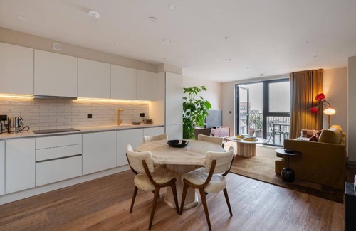 Tottenham Hale Apartment | Stylish City Flat with Private Balcony
