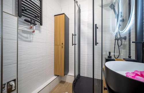 Kosice Old Town Apartment | Stylish City Studio Apartment with Balcony