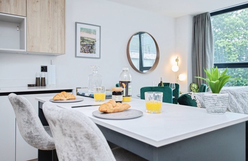 Boscombe Apartment | Stylish Coastal Apartment in Boscombe | Modern Comforts Near Sandbanks & Jurassic Coast