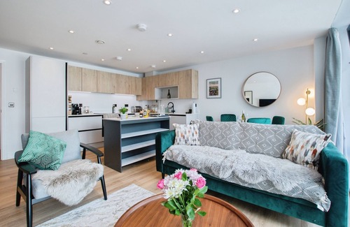 Boscombe Apartment | Stylish Coastal Apartment in Boscombe | Modern Comforts Near Sandbanks & Jurassic Coast