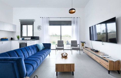 Nahariya Apartment | Stylish Coastal Oasis