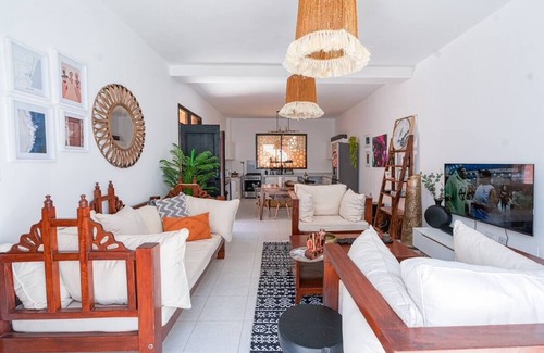 Kilifi House | Stylish coastal retreat offers the perfect blend of tranquility and charm.