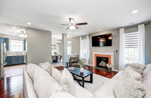 Acton House | Stylish Comfort in Southeast Indy!