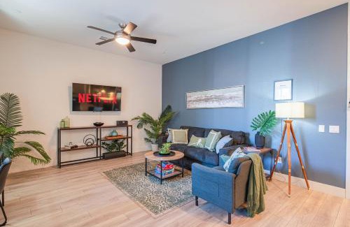 North Scottsdale Apartment | Stylish Comfort-King Bed-Parking-Roku Tv - G4004