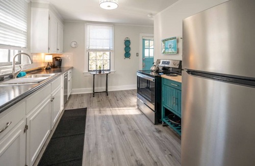 Lynchburg House | Stylish Comfort | Lynchburg Single Level 2BR Gem!