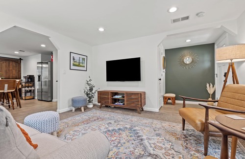 Dry Ridge Cottage | Stylish Comfortable Bluegrass Cottage 7 min to Ark - Fire Pit!