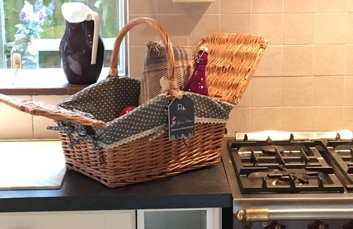 Amberley Cottage | Stylish & comfortable cottage in a beautiful village with stunning views
