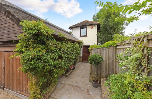 Amberley Cottage | Stylish & comfortable cottage in a beautiful village with stunning views