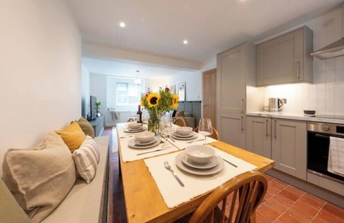 Bala House | Stylish, Comfortable, Convenient!