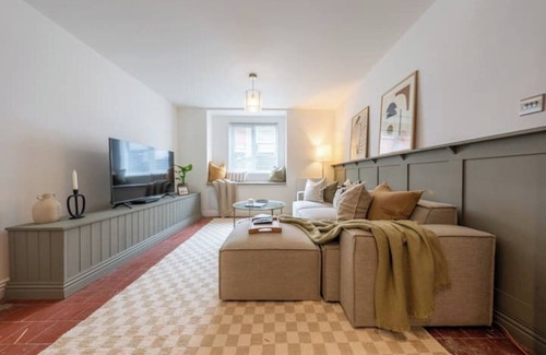 Bala House | Stylish, Comfortable, Convenient!