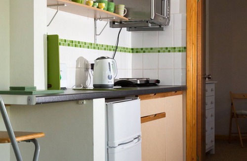 Freshwater Apartment | Stylish, Comfortable Apartment near Freshwater Bay. Pet Friendly. Private Garden