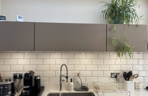 Fulwell and Hampton Hill House | Stylish & comfy home near Bushy Park