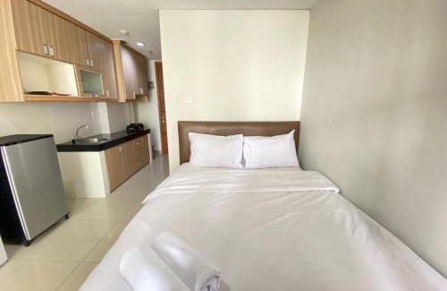 Dago Apartment | Stylish & Comfy Studio at Dago Suites Apartment By Travelio