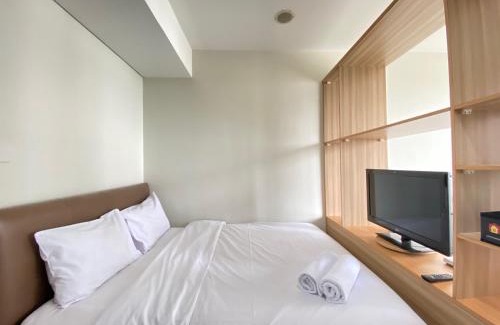 Dago Apartment | Stylish & Comfy Studio at Dago Suites Apartment By Travelio