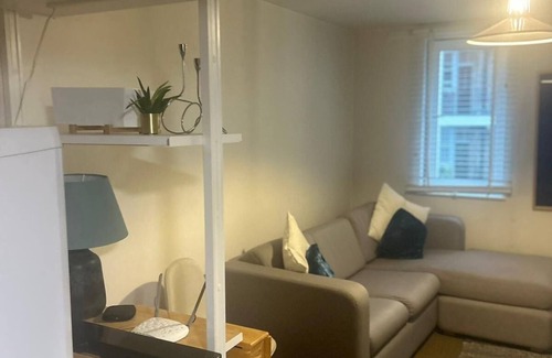 Regent's Park Apartment | Stylish compact one bedroom penthouse in “Sherlock Holme’s Neighbourhood”.