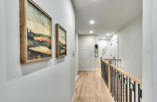 Westmount Apartment | Stylish Condo AC Wi-Fi Westmount Smart TV