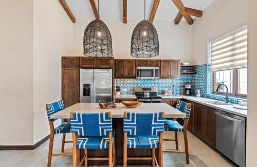 Las Catalinas Apartment | Stylish Condo in the Heart of Las Catalinas with Vibrant Design & Exclusive Beach Club Access