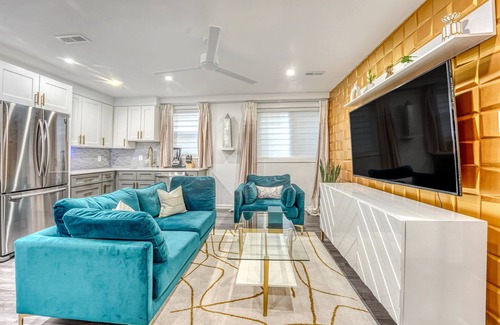 Northeast Apartment | Stylish Condo near Metro - Ideal for Long Stays/Near Metro