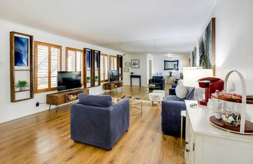 Knox - Henderson Condo | Stylish Condo w/Pool in Knox Henderson!