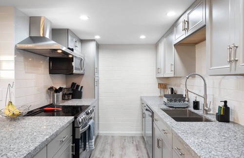 Mesa Condo | Stylish Condo w/Pool + Kitchen - Mesa Retreat
