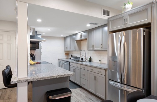 Mesa Condo | Stylish Condo w/Pool + Kitchen - Mesa Retreat