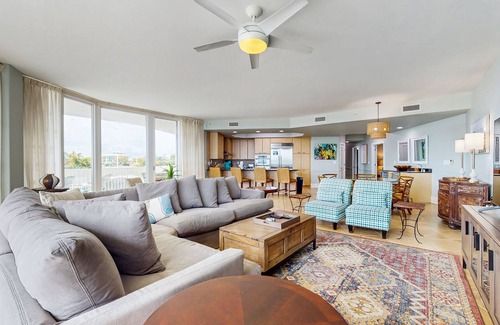 Orange Beach East Condo | Stylish Condo with Furnished Balcony, Shared Pool, Hot Tub, & Fitness Center