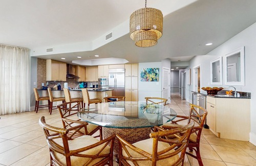 Orange Beach East Condo | Stylish Condo with Furnished Balcony, Shared Pool, Hot Tub, & Fitness Center