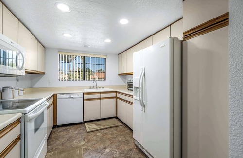 Palm Springs Condo | Stylish Condo with Private Pool & & Panoramic View