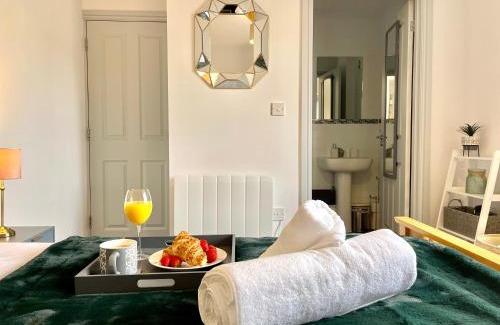 Bishop's Stortford Apartment | Stylish Cosy and Bright Apartment - Fantastic Location - Perfect for Business or solo travellers