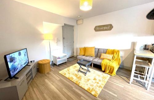 Bishop's Stortford Apartment | Stylish Cosy and Bright Apartment - Fantastic Location - Perfect for Business or solo travellers