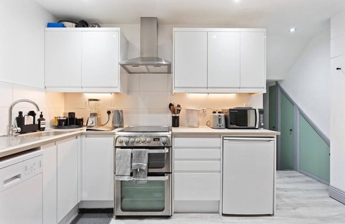 Fulham Apartment | Stylish & Cosy Flat in the Heart of Fulham - 1BDR