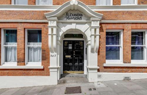 Fortune Green Apartment | Stylish & Cosy West Hampstead Home