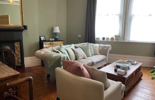 Fortune Green Apartment | Stylish & Cosy West Hampstead Home