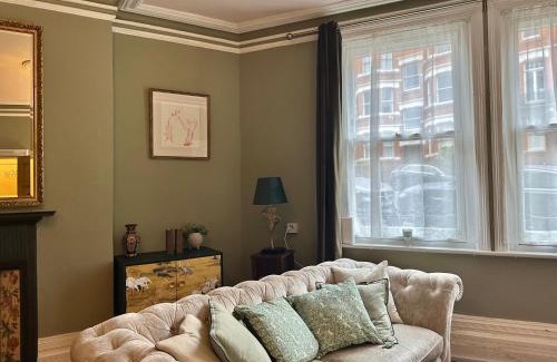 Fortune Green Apartment | Stylish & Cosy West Hampstead Home