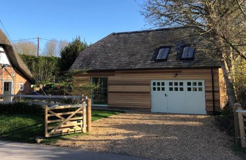 Alton Barnes House | Stylish Cottage in the Pewsey Vale