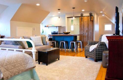 Steelville House | Stylish Cottage Loft Rental on a Farm in Lancaster County near Philadelphia, Pennsylvania