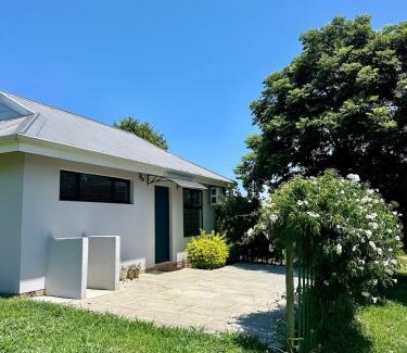 Merrivale Apartment | Stylish Cottage on secure estate