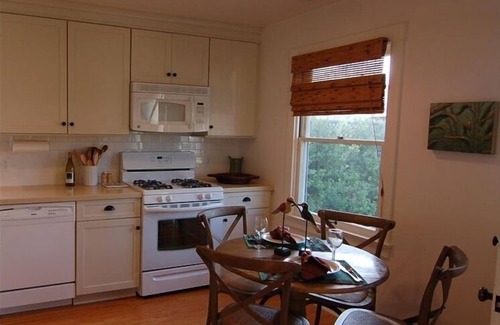 Carpinteria Cottage | Stylish Cottage Retreat by the Sea in Carpinteria