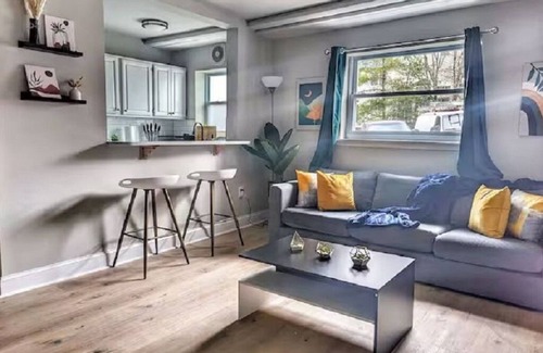 Potomac West House | Stylish & Cozy #1 8 mins to DCA & Washington DC