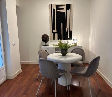 Imperial Apartment | Stylish & Cozy 1BR Steps from Royal Palace | By Airnest