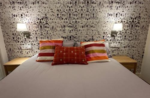 Imperial Apartment | Stylish & Cozy 1BR Steps from Royal Palace | By Airnest