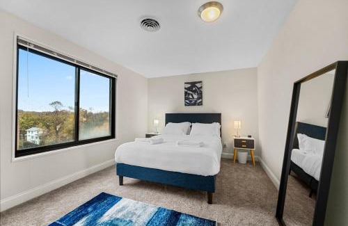 North Highland Apartment | Stylish & Cozy 2BR apt 6 mins from DC Free parking - Park Adams